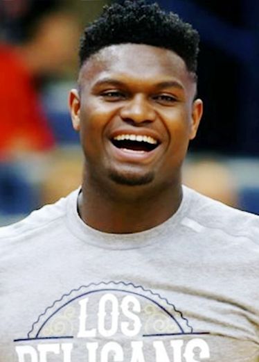 NBA鹈鹕巨星【锡安·威廉姆森】深陷强奸指控丑闻，床上视频流出，黑屌狂操女粉画面太刺激！ ycQ